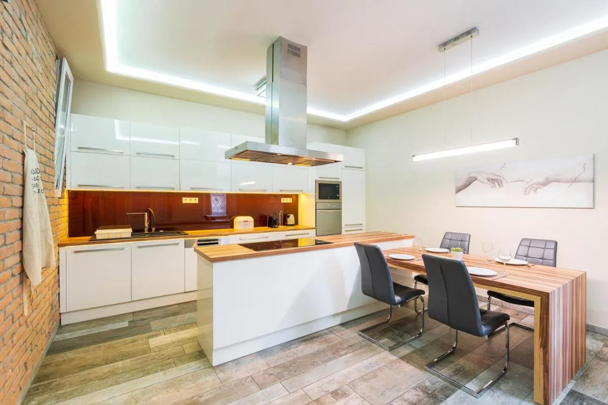 Image 3 of Vibrant and spacious downtown Budapest flat