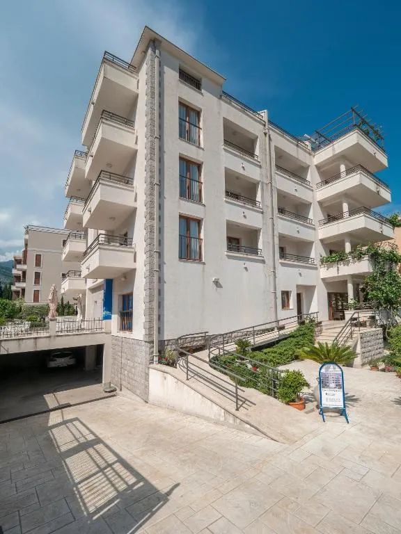 Image 4 of Apartments Butua