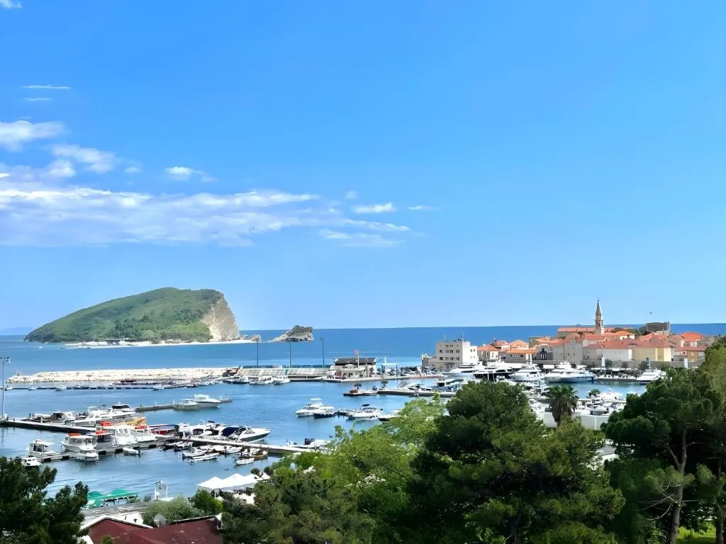 Image 3 of Blue Marlin Apartments