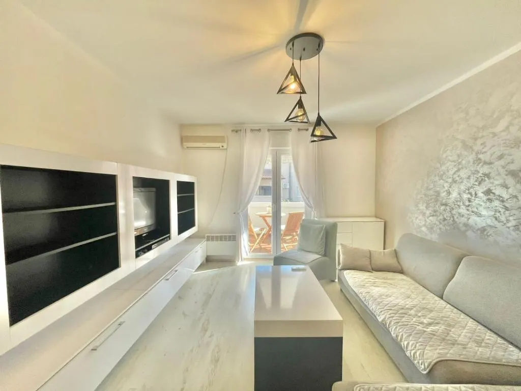 Image 6 of Family One bedroom apartment with Garden view