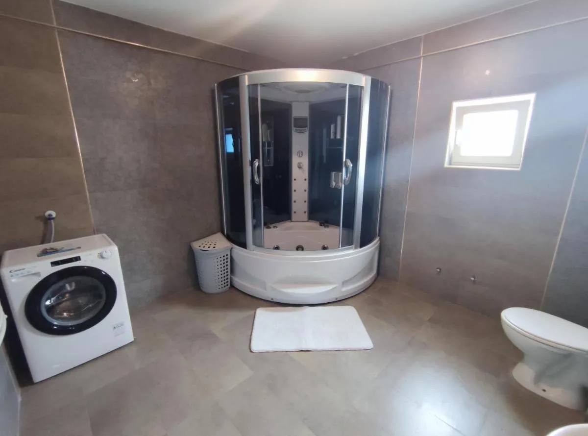 Image 2 of Fun and spacious apartment