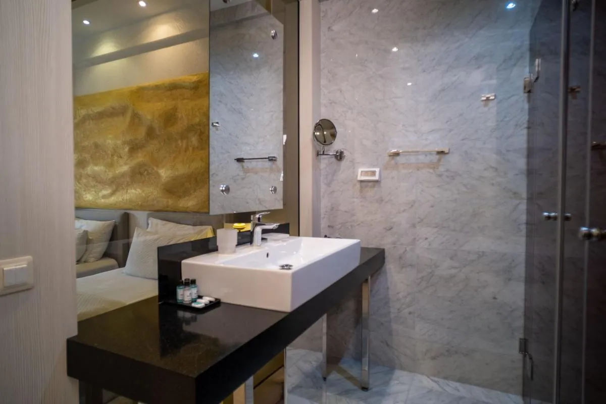 Image 2 of Hotel Atina