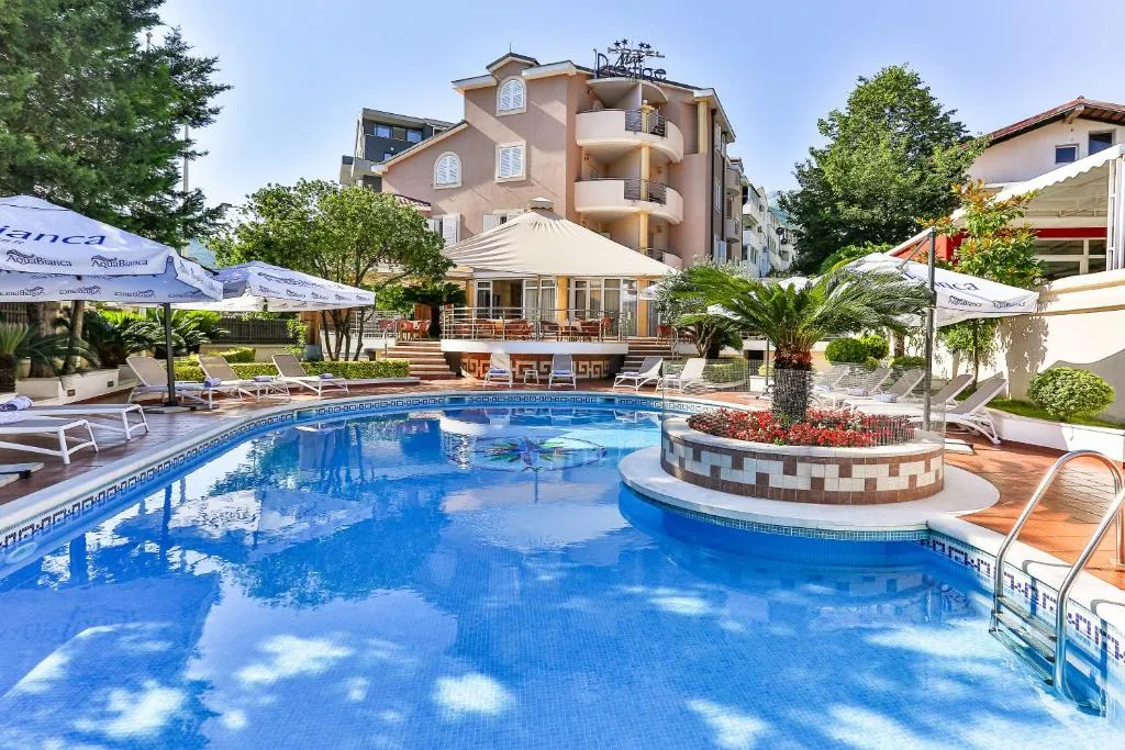 Image 3 of Hotel Max Prestige