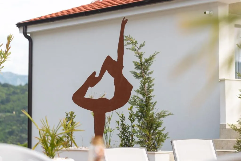 Image 3 of Hotel Reset