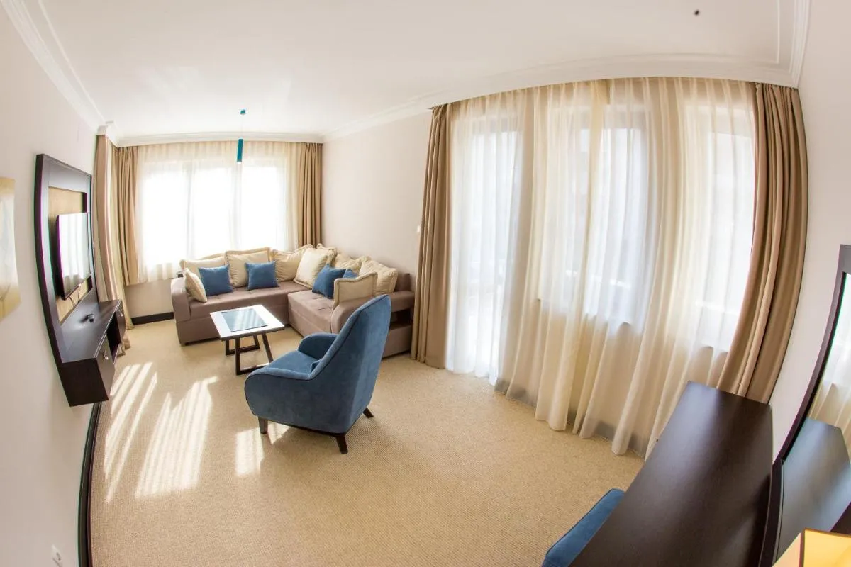 Image 2 of Hotel Swiss Holiday