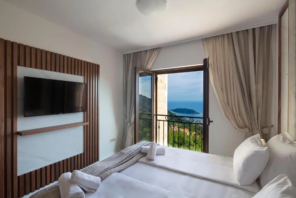 Image 1 of Luxury Villa Flower