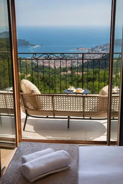 Image 3 of Luxury Villa Flower