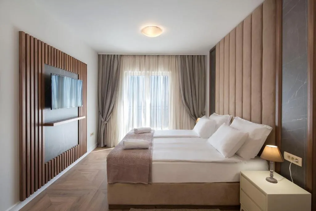 Image 2 of Luxury Villa Flower