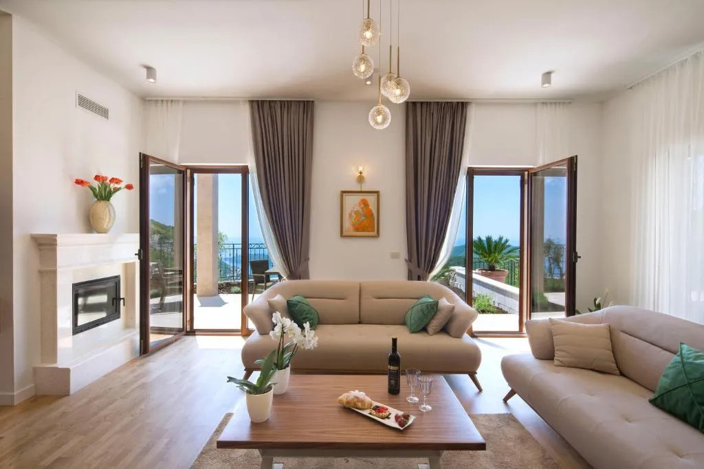 Image 6 of Luxury Villa Flower