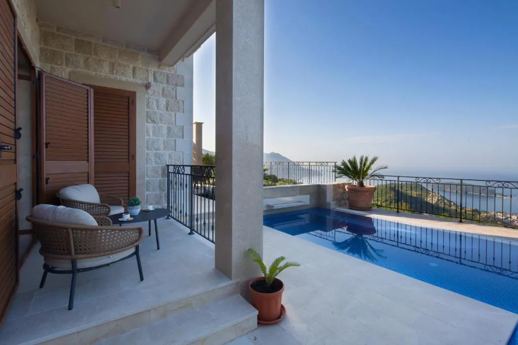 Image 4 of Luxury Villa Flower