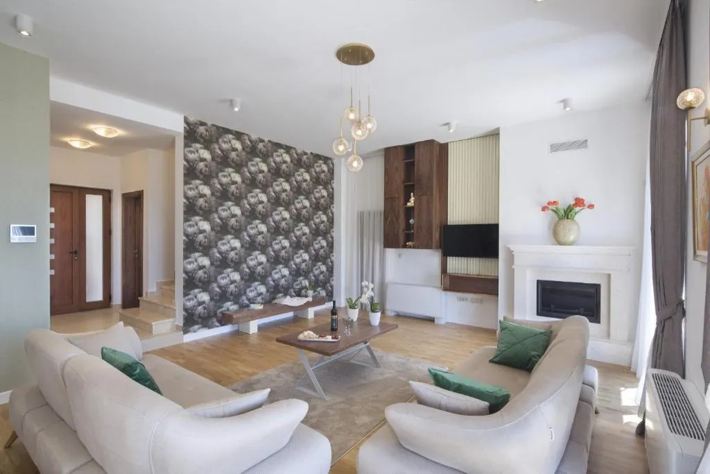 Image 5 of Luxury Villa Flower