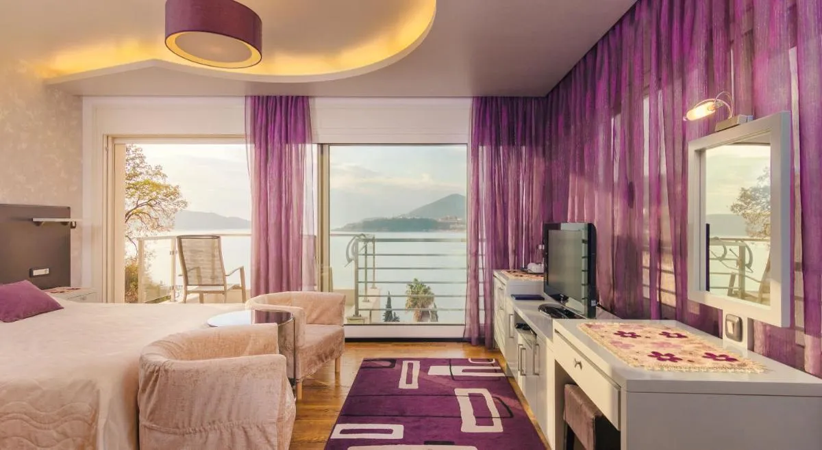 Image 2 of Meridian Hotel