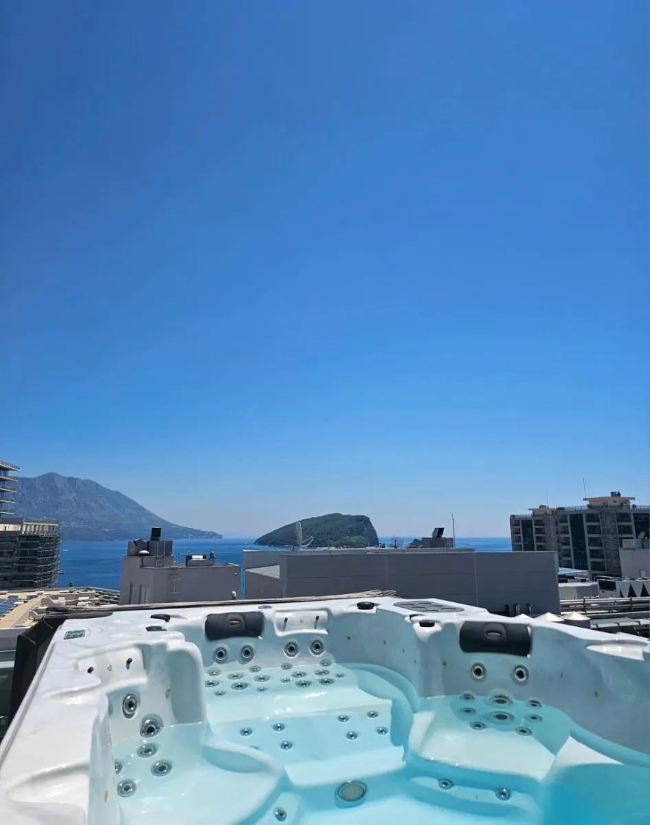 Image 5 of Penthouse see view with pool on terrace!