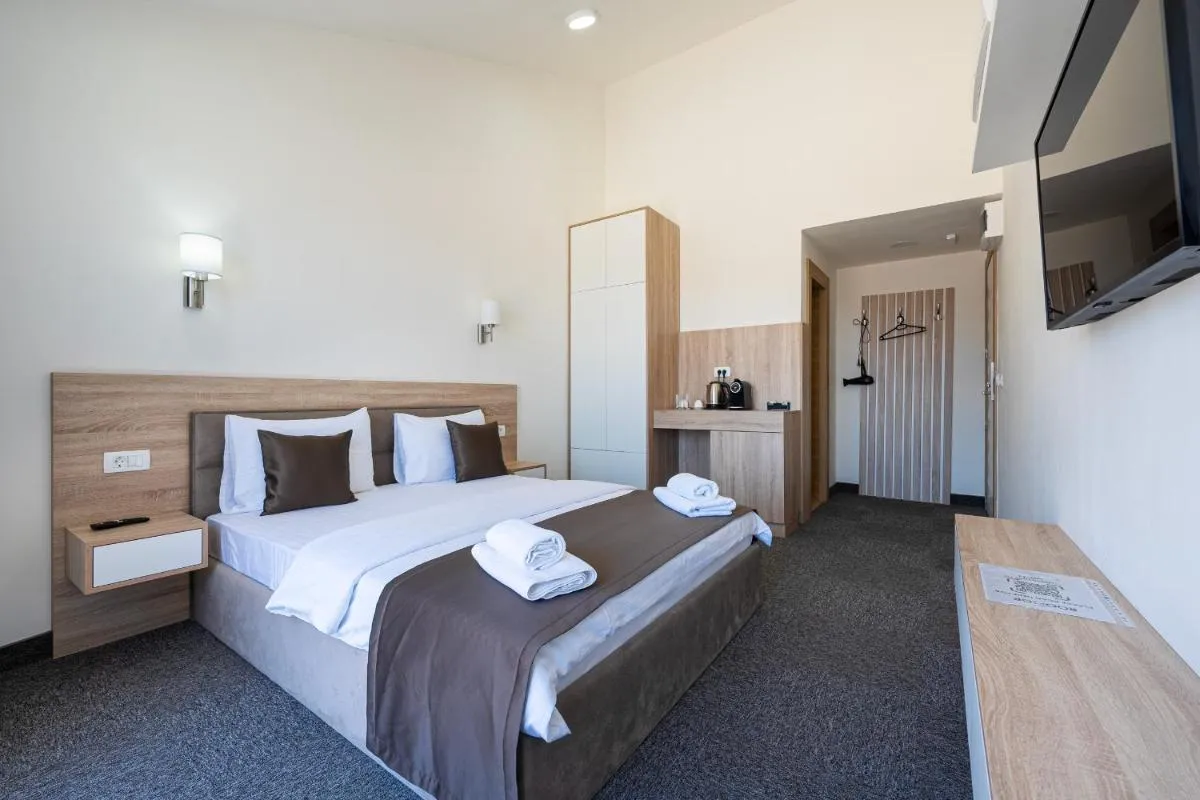 Image 4 of Rooftop Apartments & Rooms