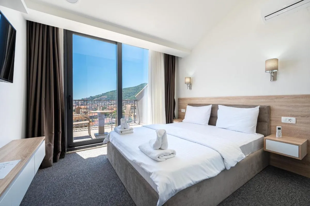 Image 6 of Rooftop Apartments & Rooms