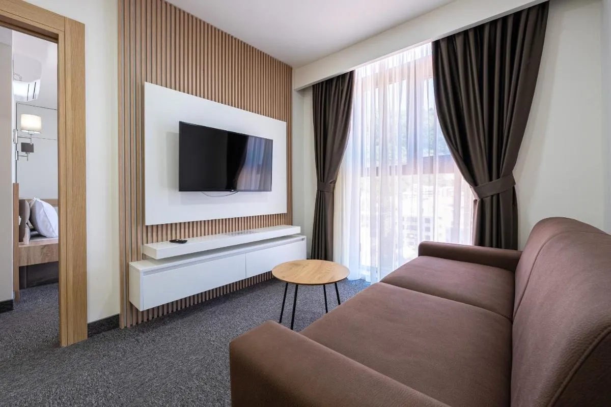 Image 2 of Rooftop Apartments & Rooms