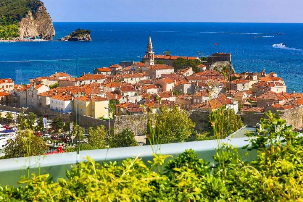 Image 3 of Royal Montesun Apartments