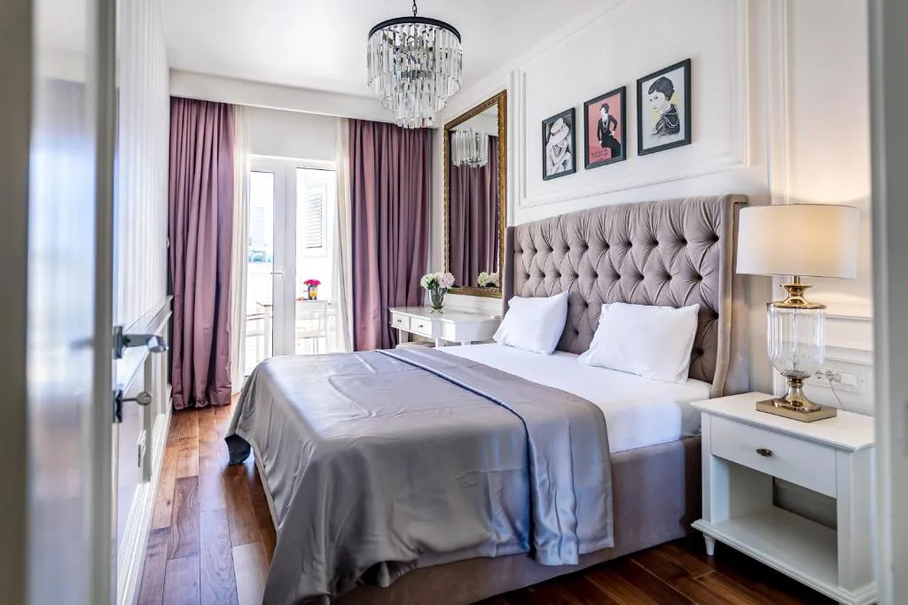 Image 1 of Sea view Royal Apartments Tre Canne