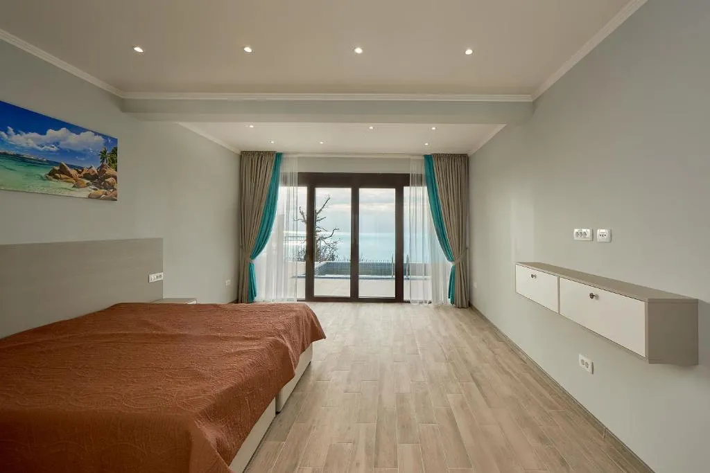 Image 4 of Sunbreeze Delux Vilas