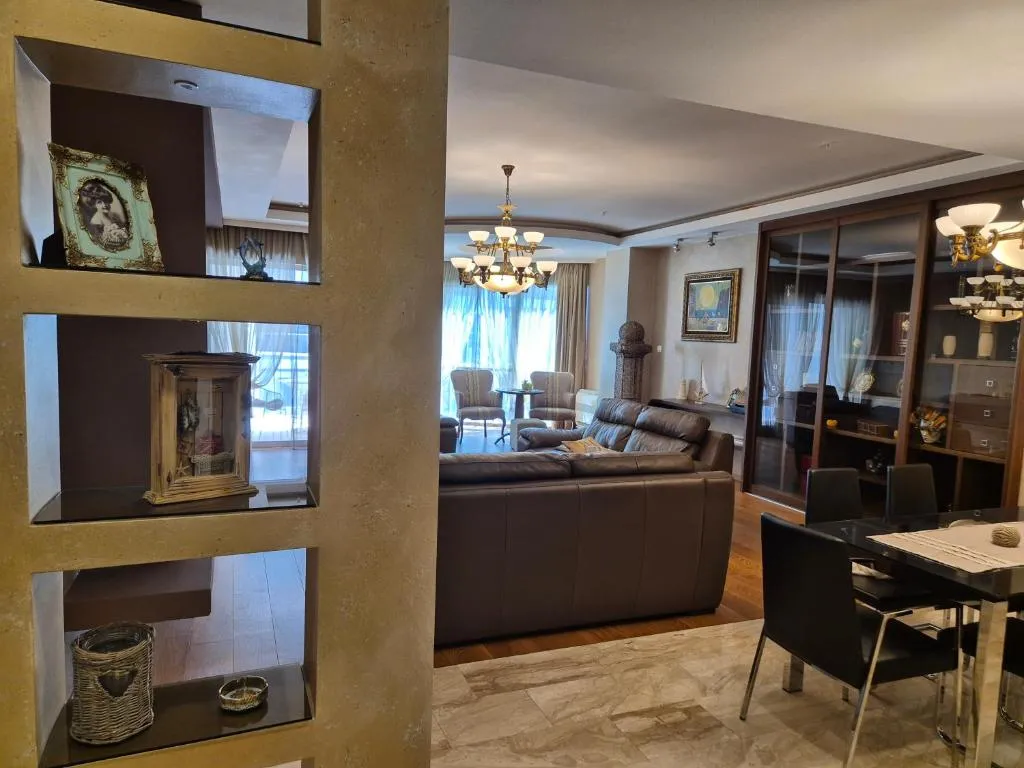 Image 6 of The Royal Suite Tre Canne 2