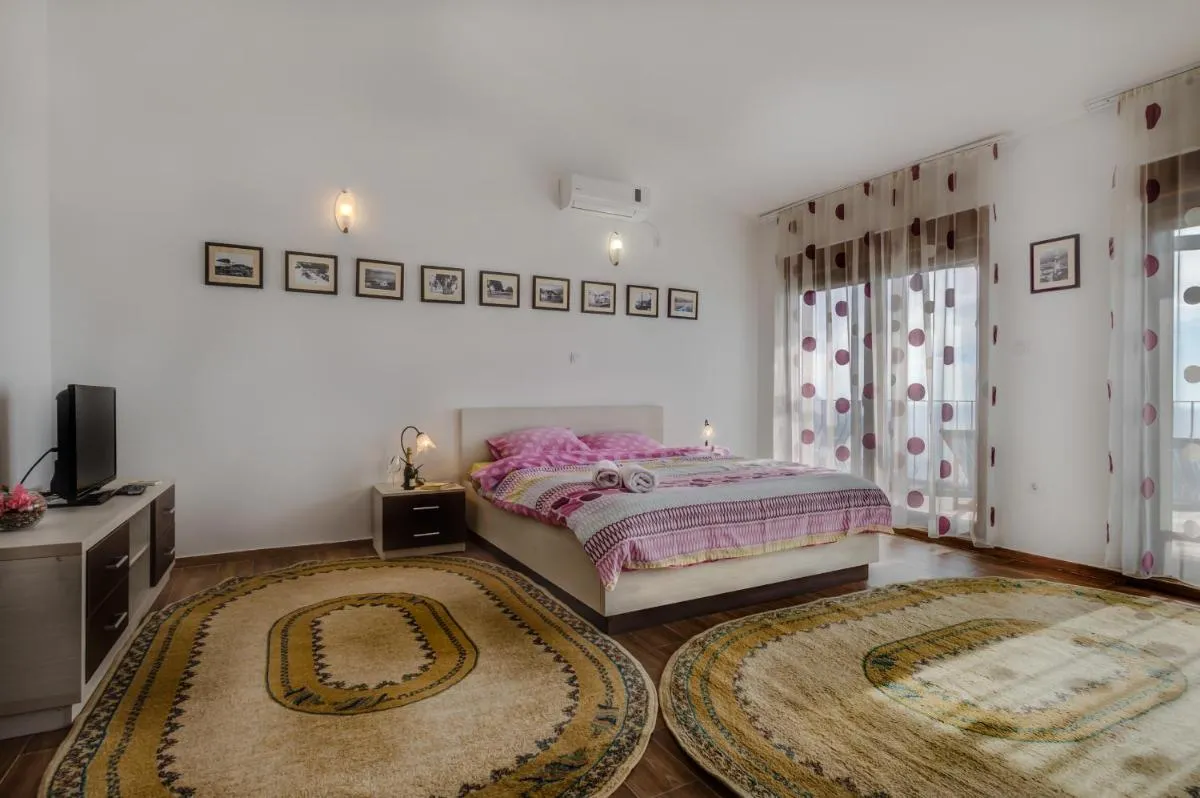 Image 1 of Villa Ladera Lapcici