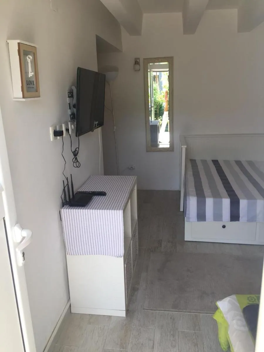 Image 3 of Alex Apartments