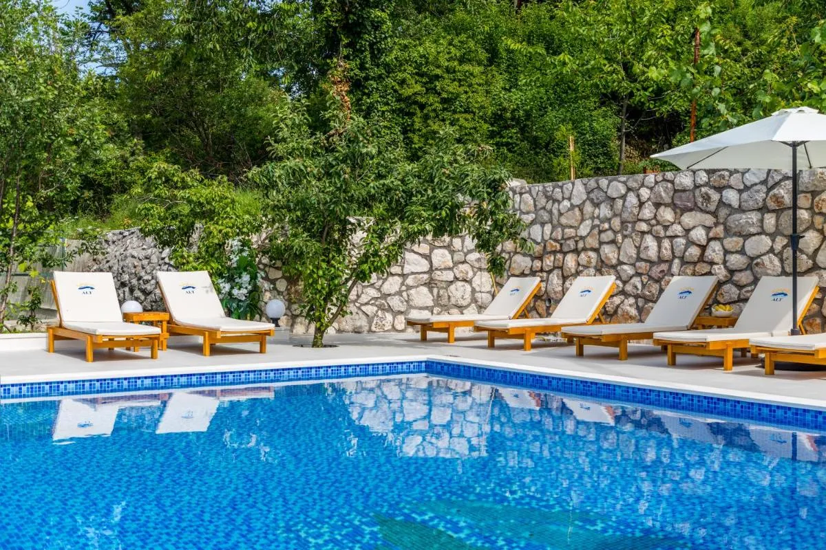 Image 2 of Alt Braic Villa