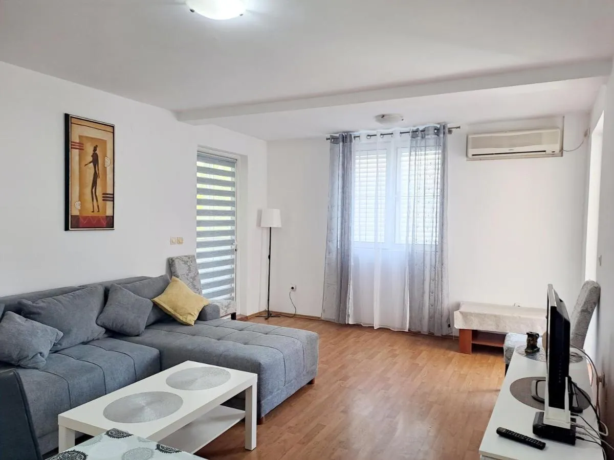 Image 4 of Apartment Butua.