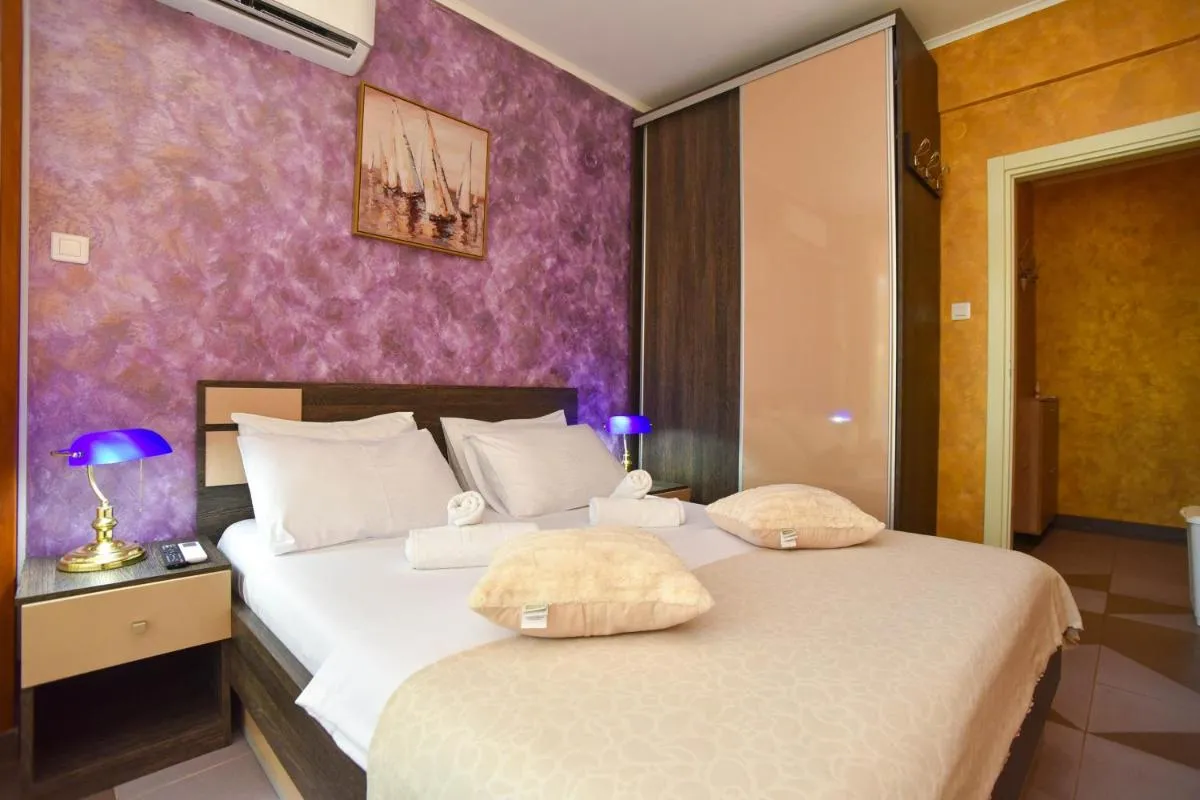 Image 1 of Apartment Golden Lavender