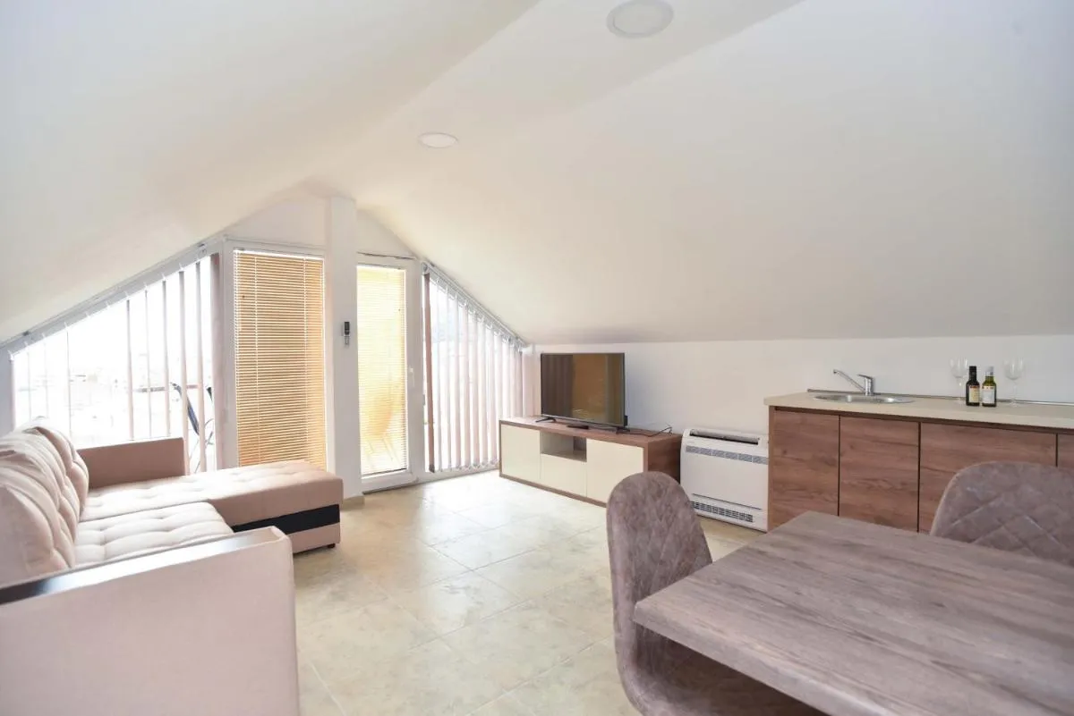 Image 2 of Apartment L Palace