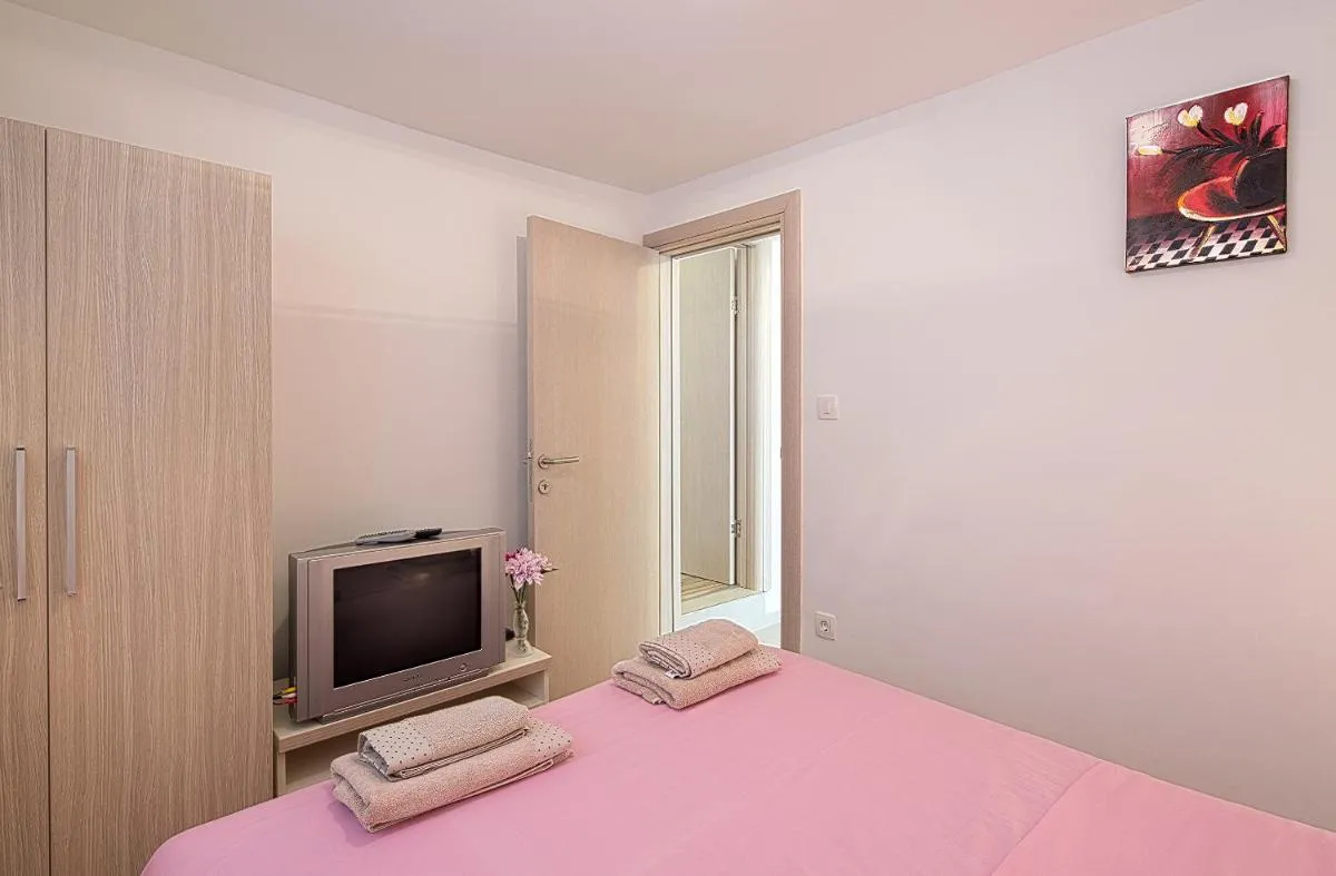 Image 2 of Apartment Val