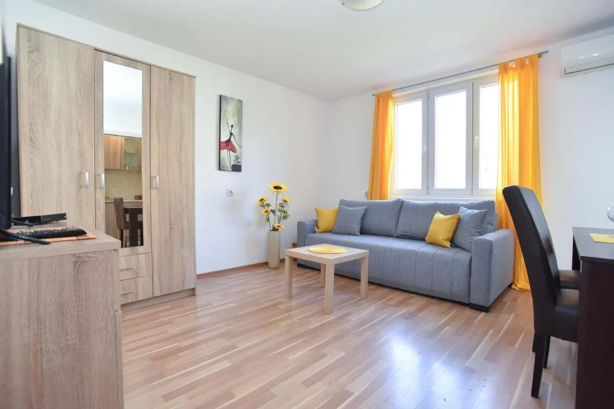 Image 3 of Apartment near Old Town