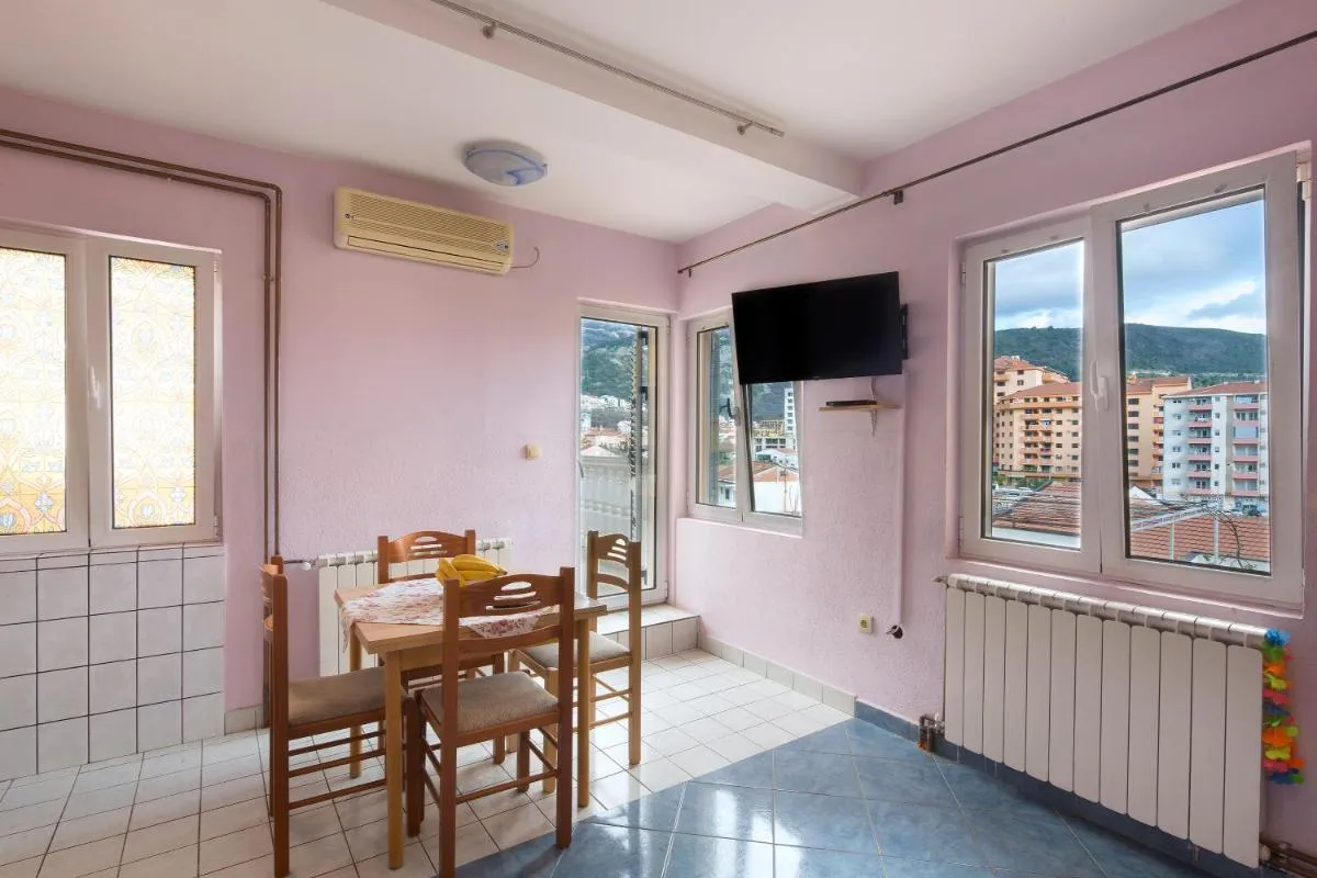 Image 4 of Apartments Antic