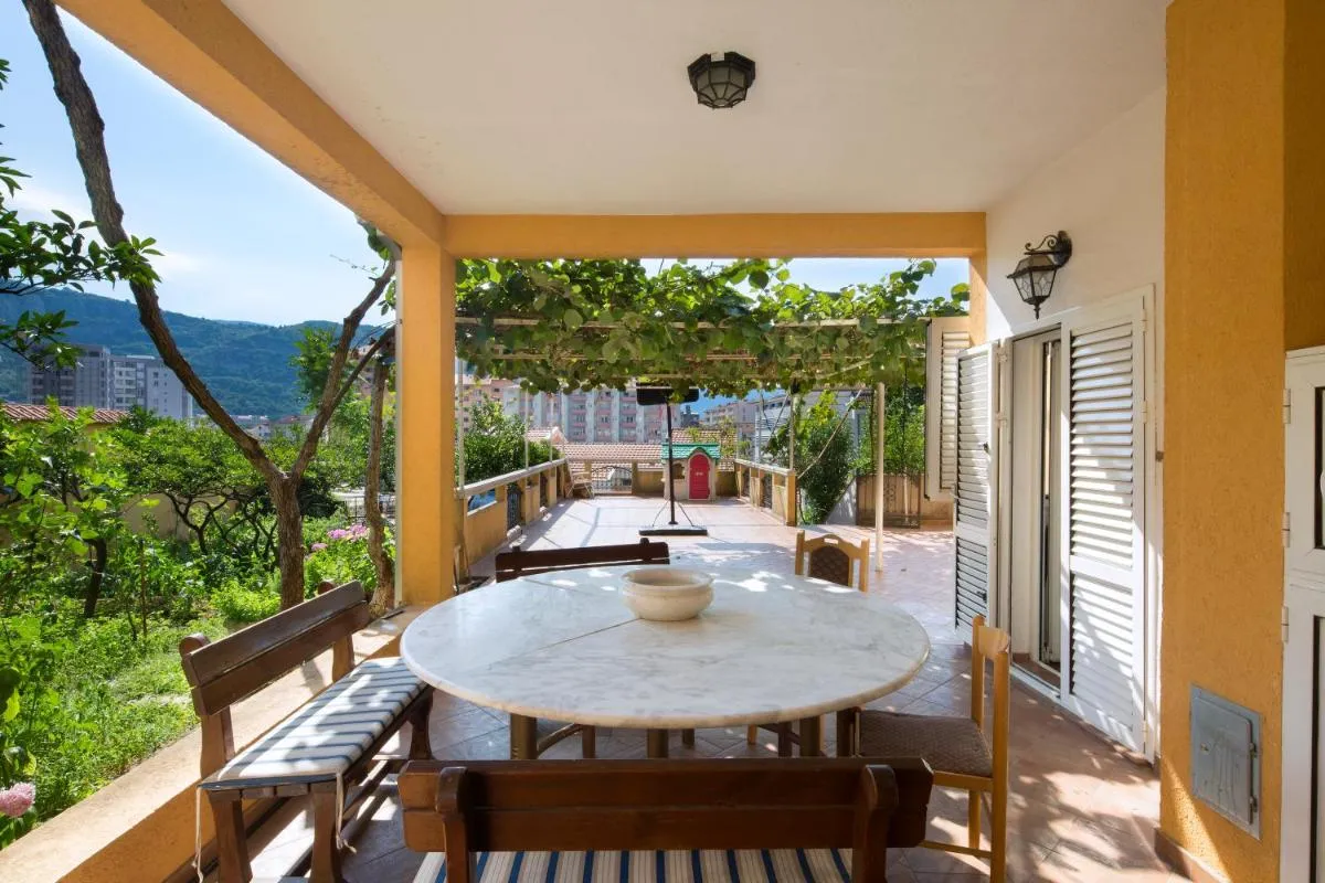 Image 3 of Apartments Antic