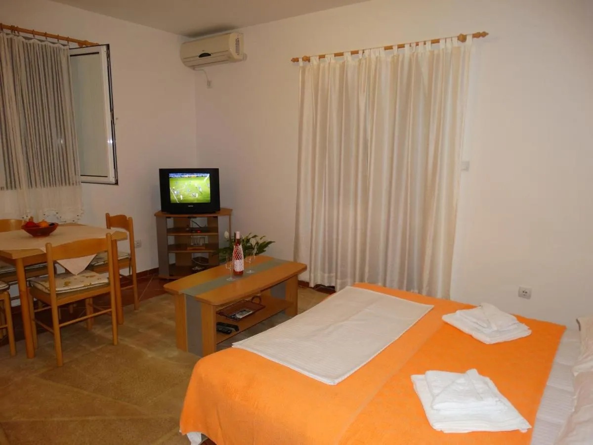 Image 2 of Apartments Ilinka