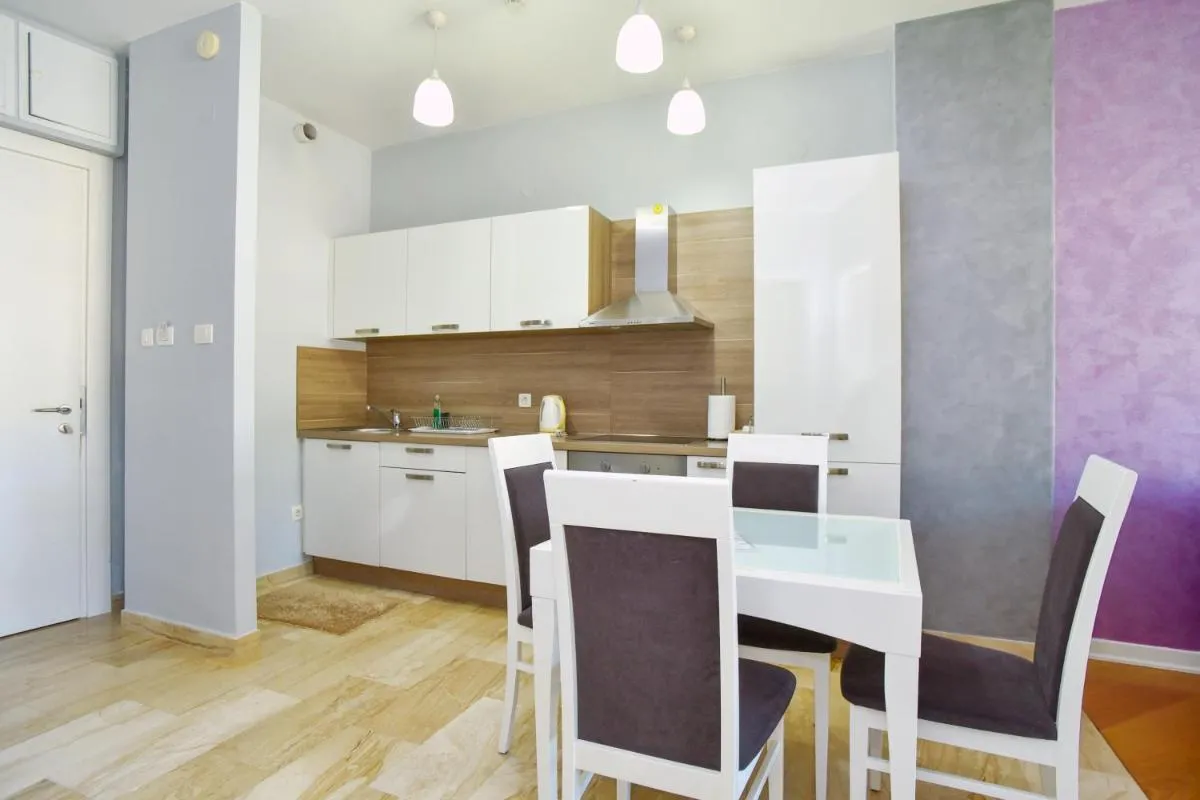 Image 2 of Apartments Menuet