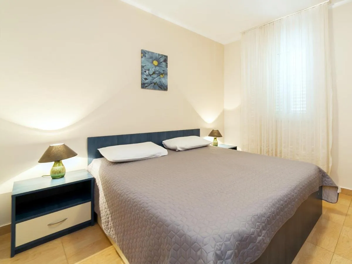 Image 2 of Apartments Spin