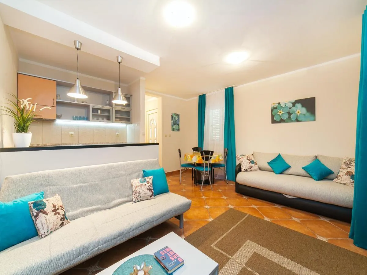 Image 1 of Apartments Spin