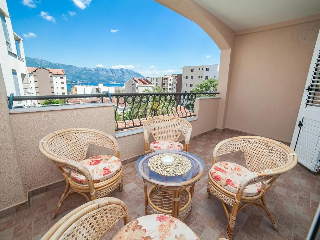 Image of Apartments Spin