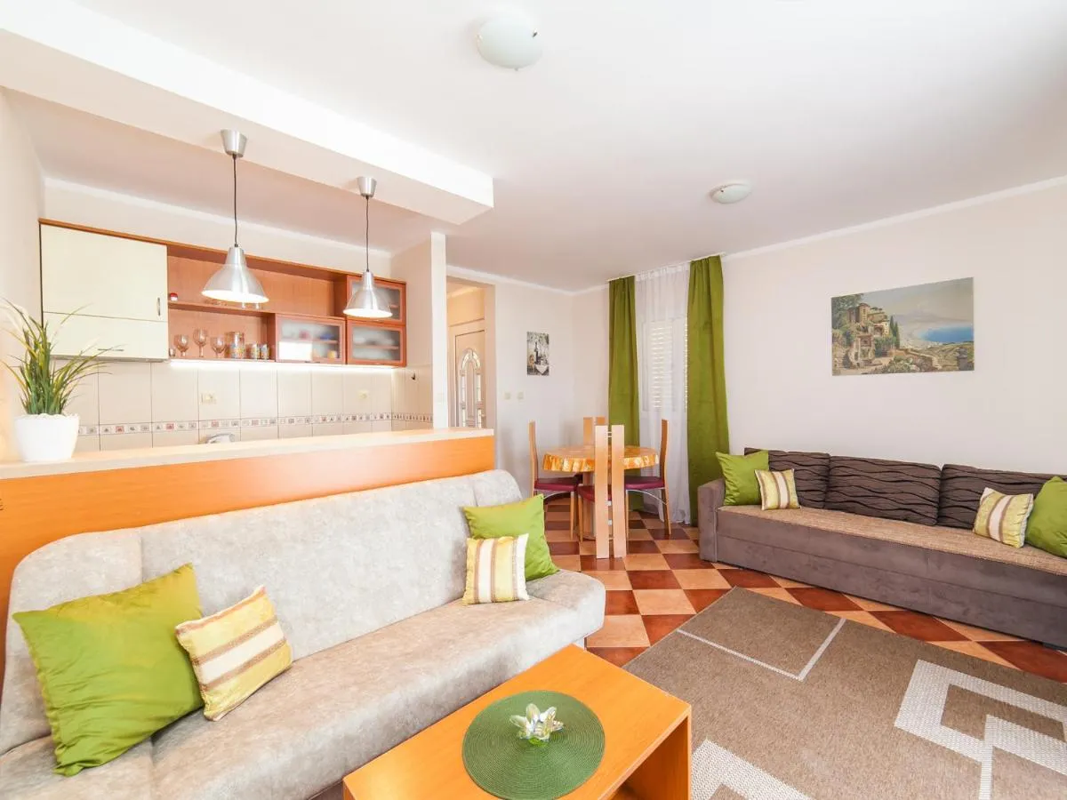 Image 3 of Apartments Spin