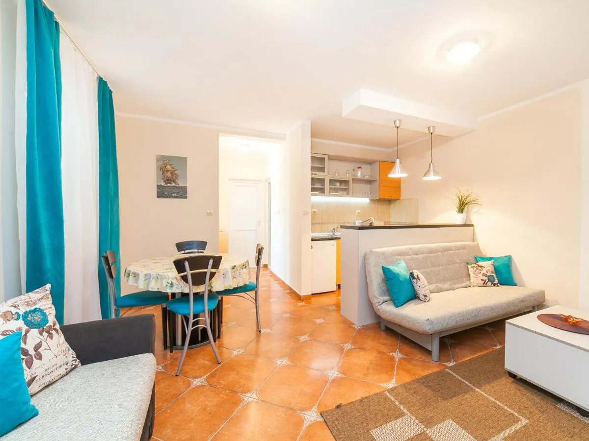 Image 5 of Apartments Spin