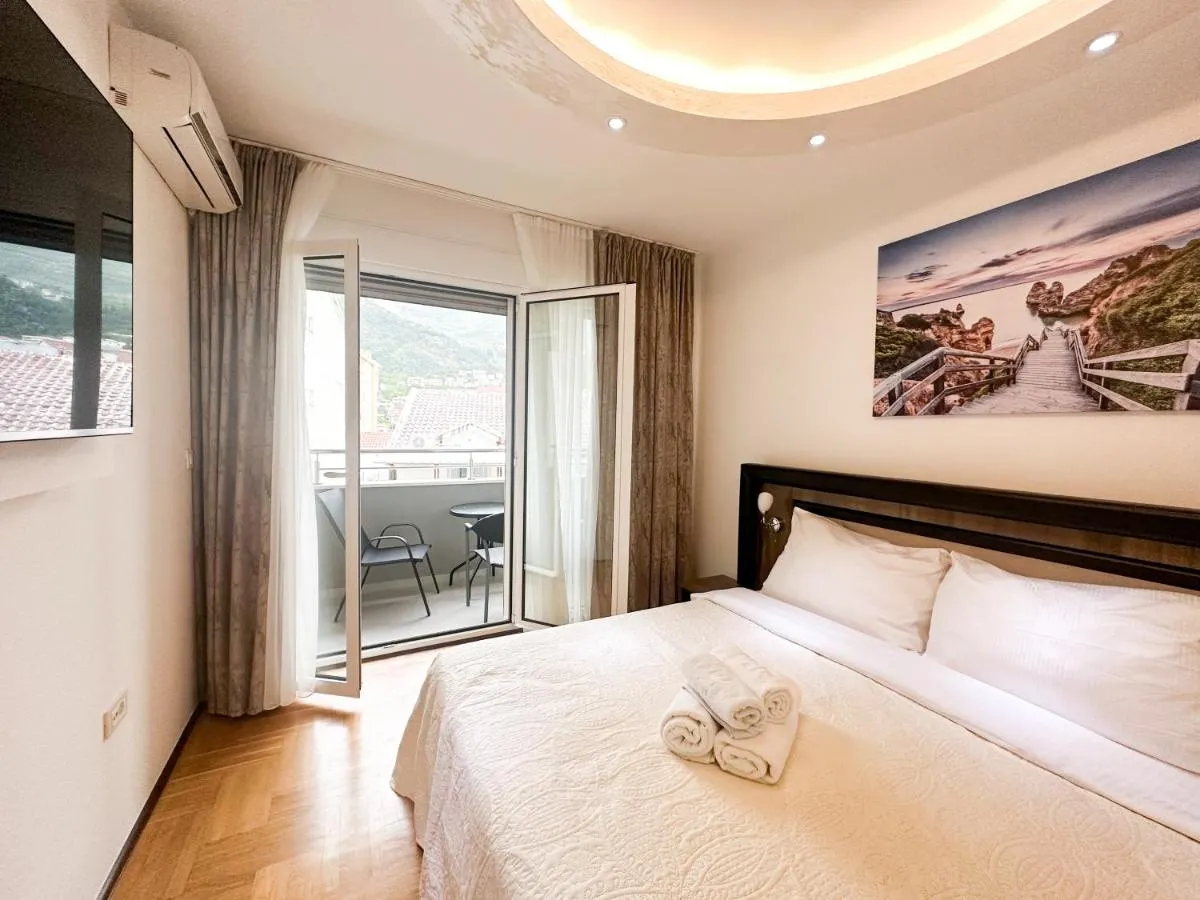 Image 1 of AvR Barka Budva