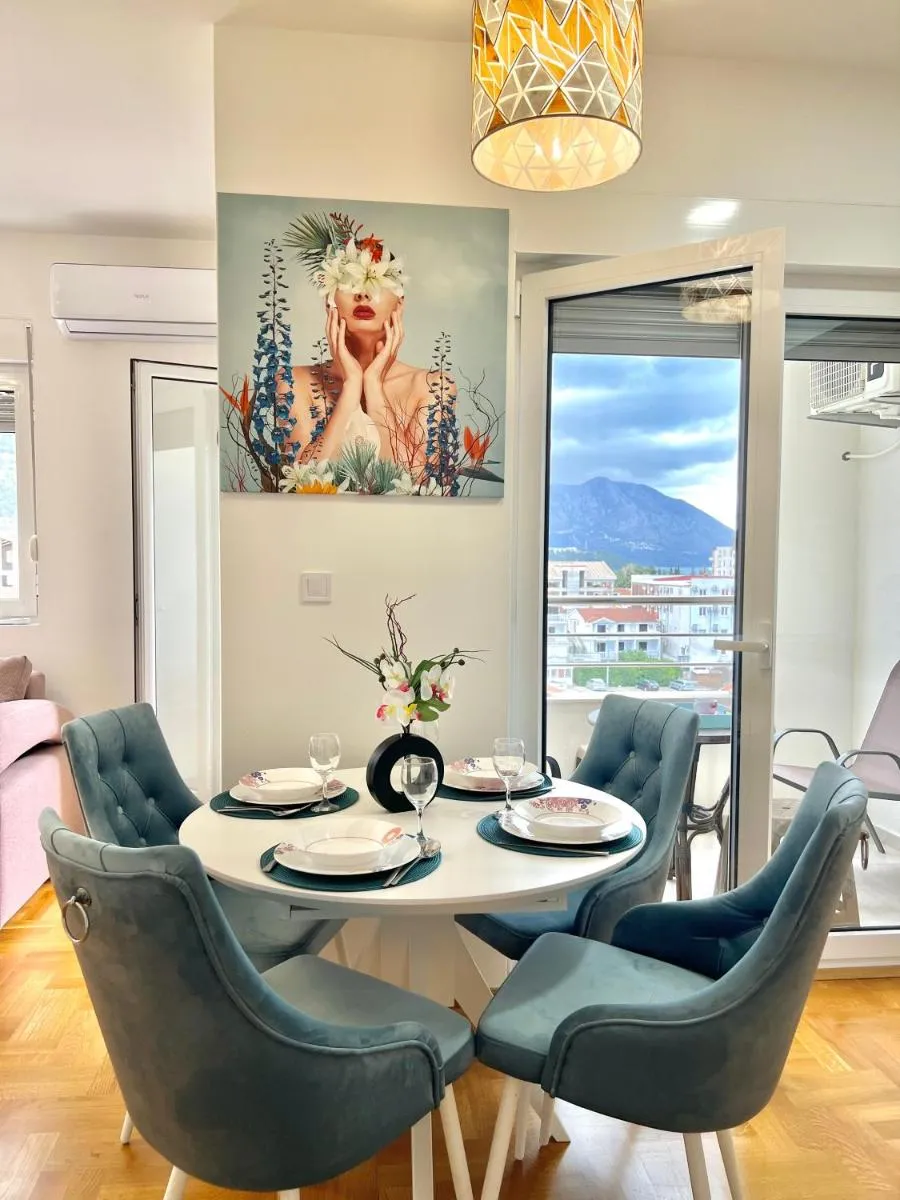 Image 3 of Azure Apartments