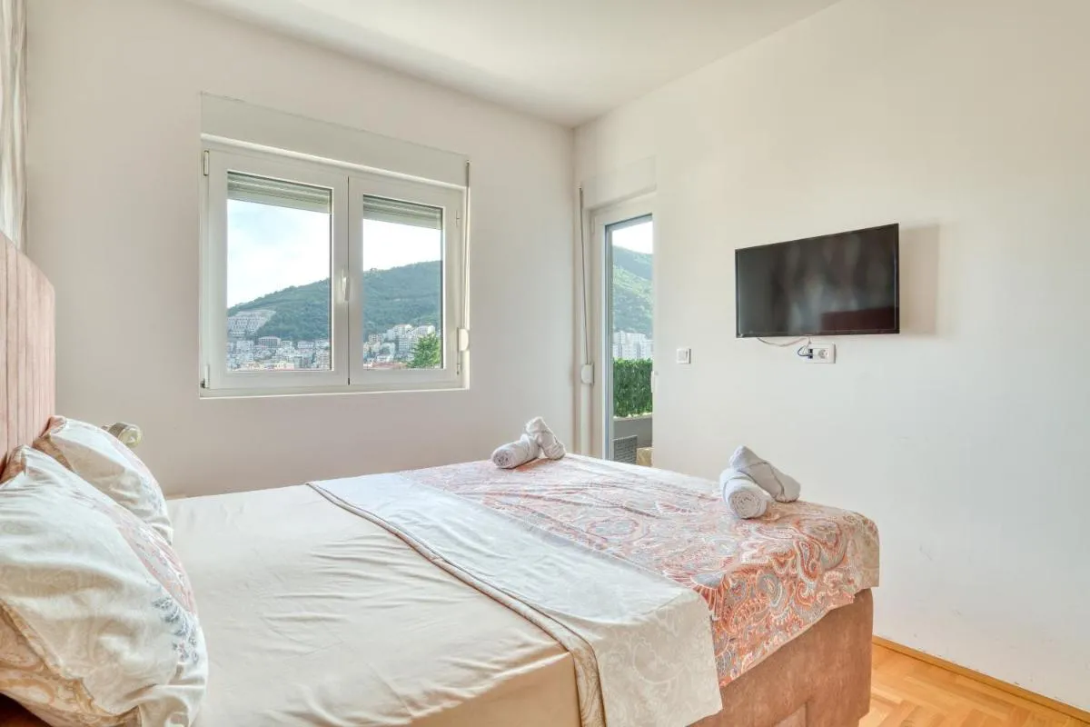 Image 6 of Azure Apartments