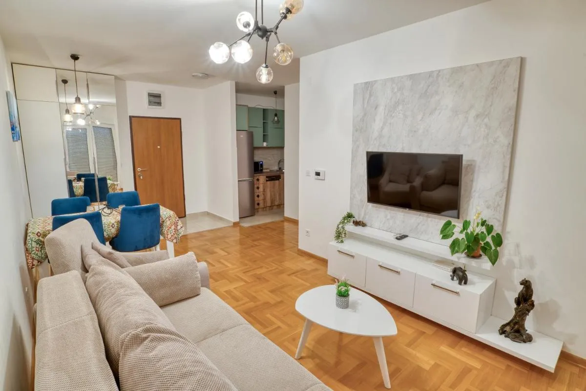 Image 4 of Azure Apartments