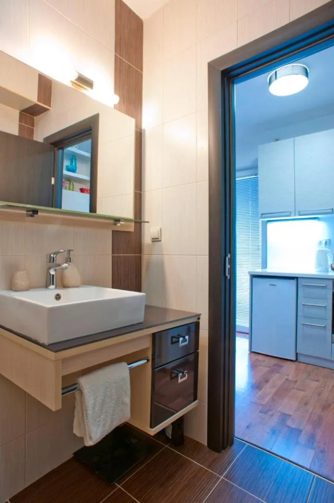 Image 4 of B&T Apartments