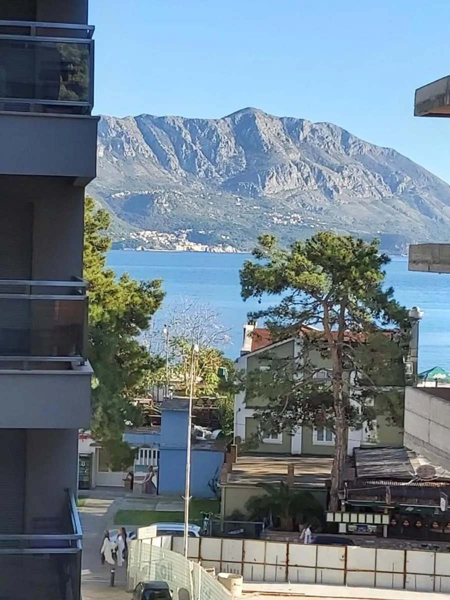 Image 1 of Beachfront Fontana 20