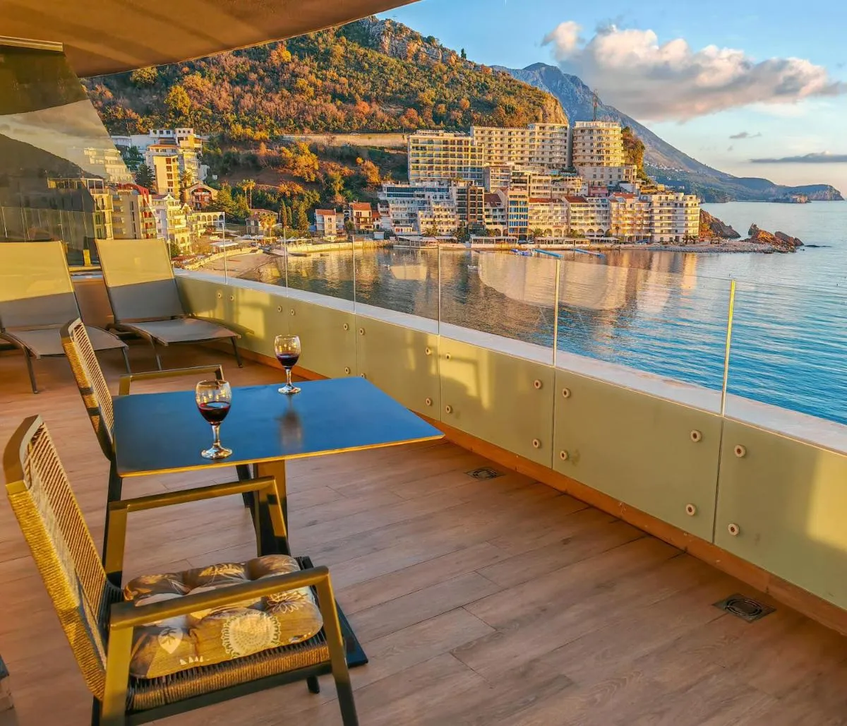 Image 5 of Beachfront luxury apartment