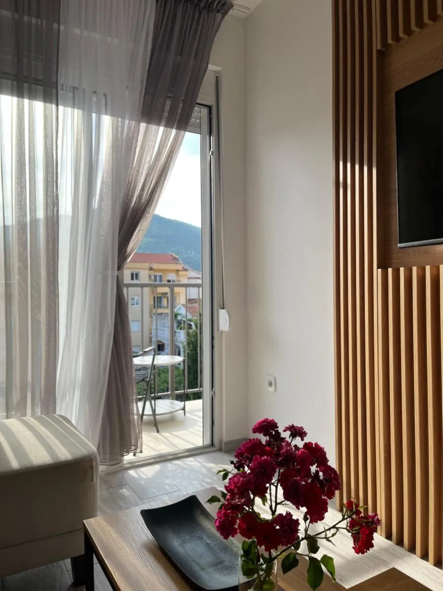 Image 1 of Blue berry apart