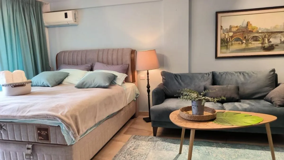 Image 6 of Center Blue & Green